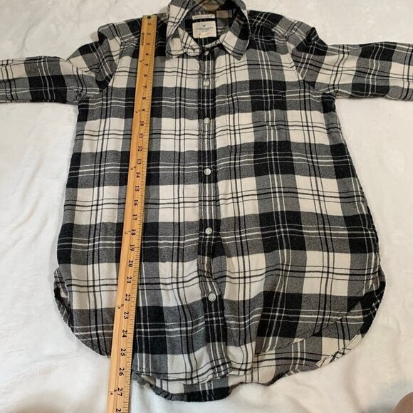 American Eagle black white plaid collared long sleeve button front shirt - Picture 10 of 10